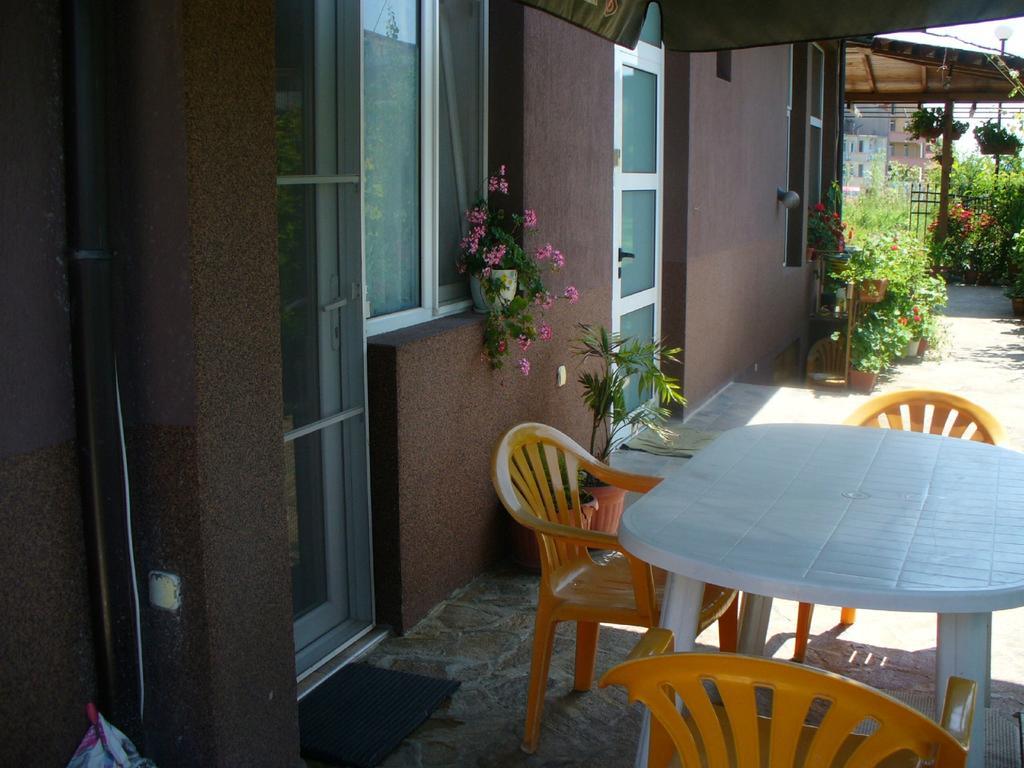 Zora Guest House 프리모르스코 객실 사진